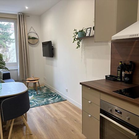 Elegant T2 A Bron, Tramway A 2Min, Box Parking, 4Personnes Leilighet Eksteriør bilde