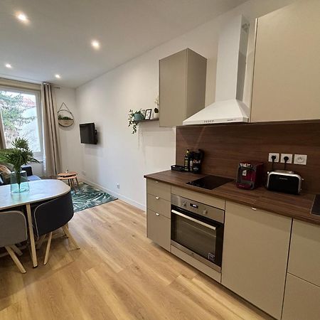 Elegant T2 A Bron, Tramway A 2Min, Box Parking, 4Personnes Leilighet Eksteriør bilde