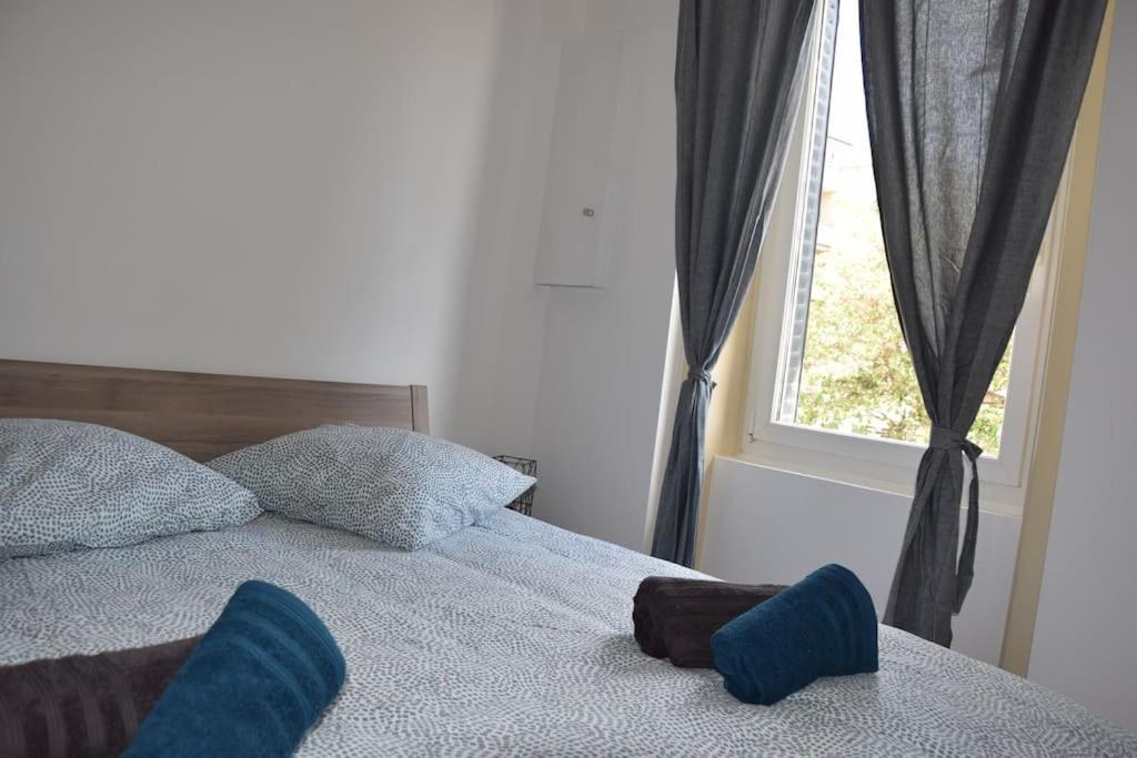 Elegant T2 A Bron, Tramway A 2Min, Box Parking, 4Personnes Leilighet Eksteriør bilde