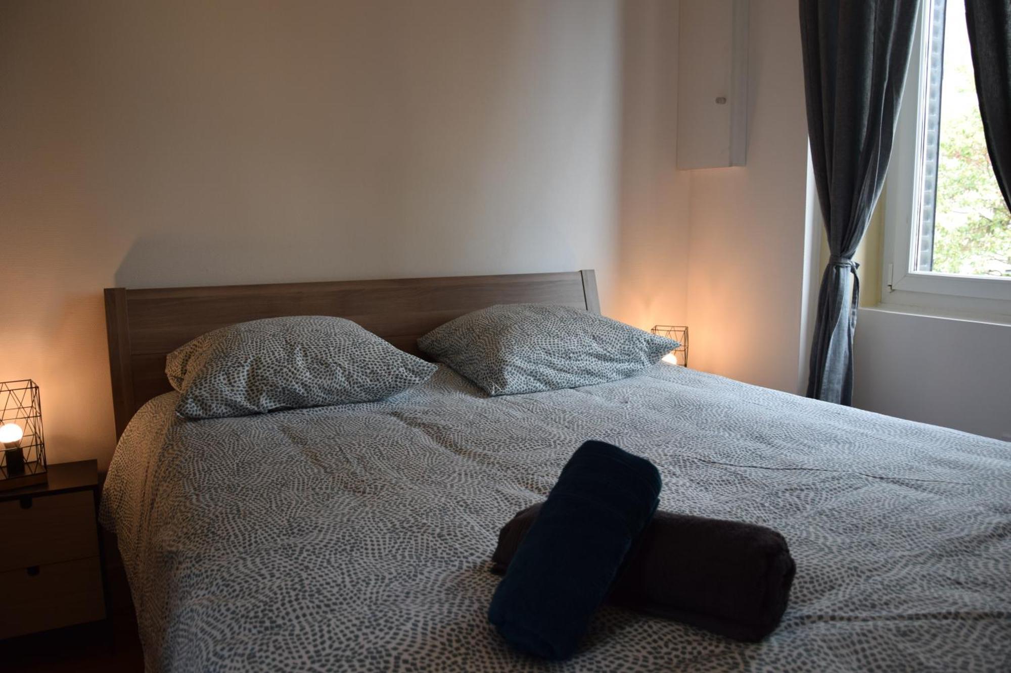 Elegant T2 A Bron, Tramway A 2Min, Box Parking, 4Personnes Leilighet Eksteriør bilde