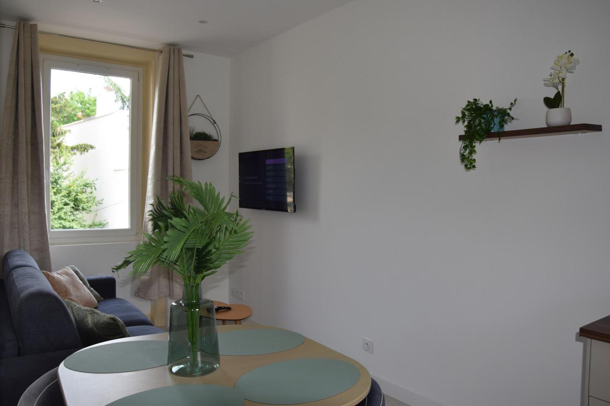 Elegant T2 A Bron, Tramway A 2Min, Box Parking, 4Personnes Leilighet Eksteriør bilde