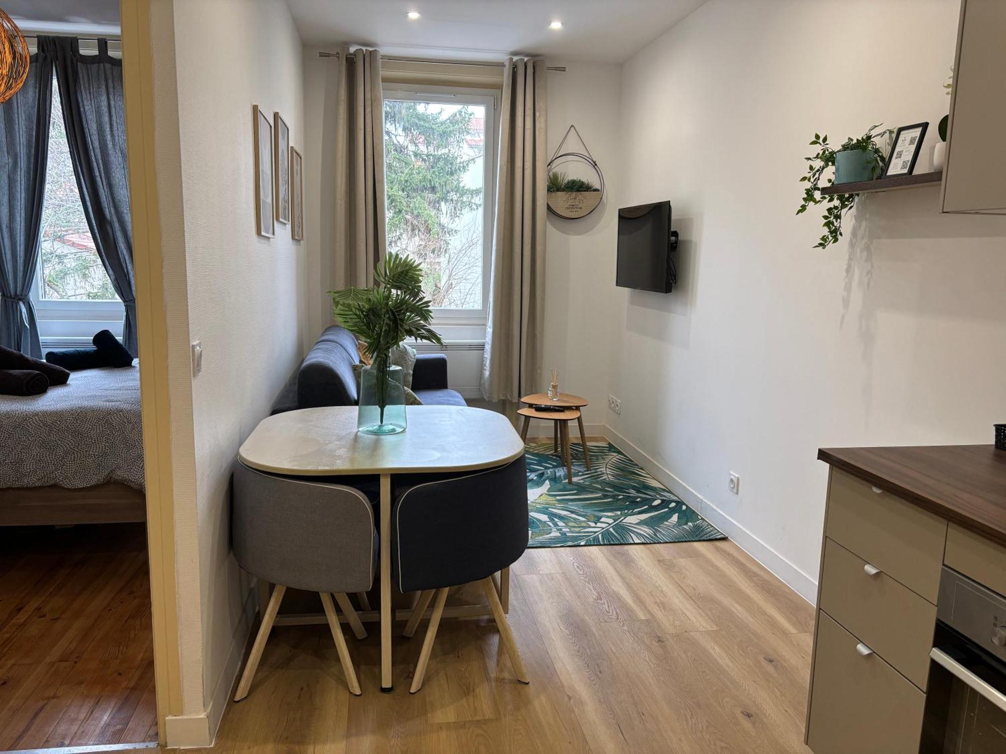 Elegant T2 A Bron, Tramway A 2Min, Box Parking, 4Personnes Leilighet Eksteriør bilde