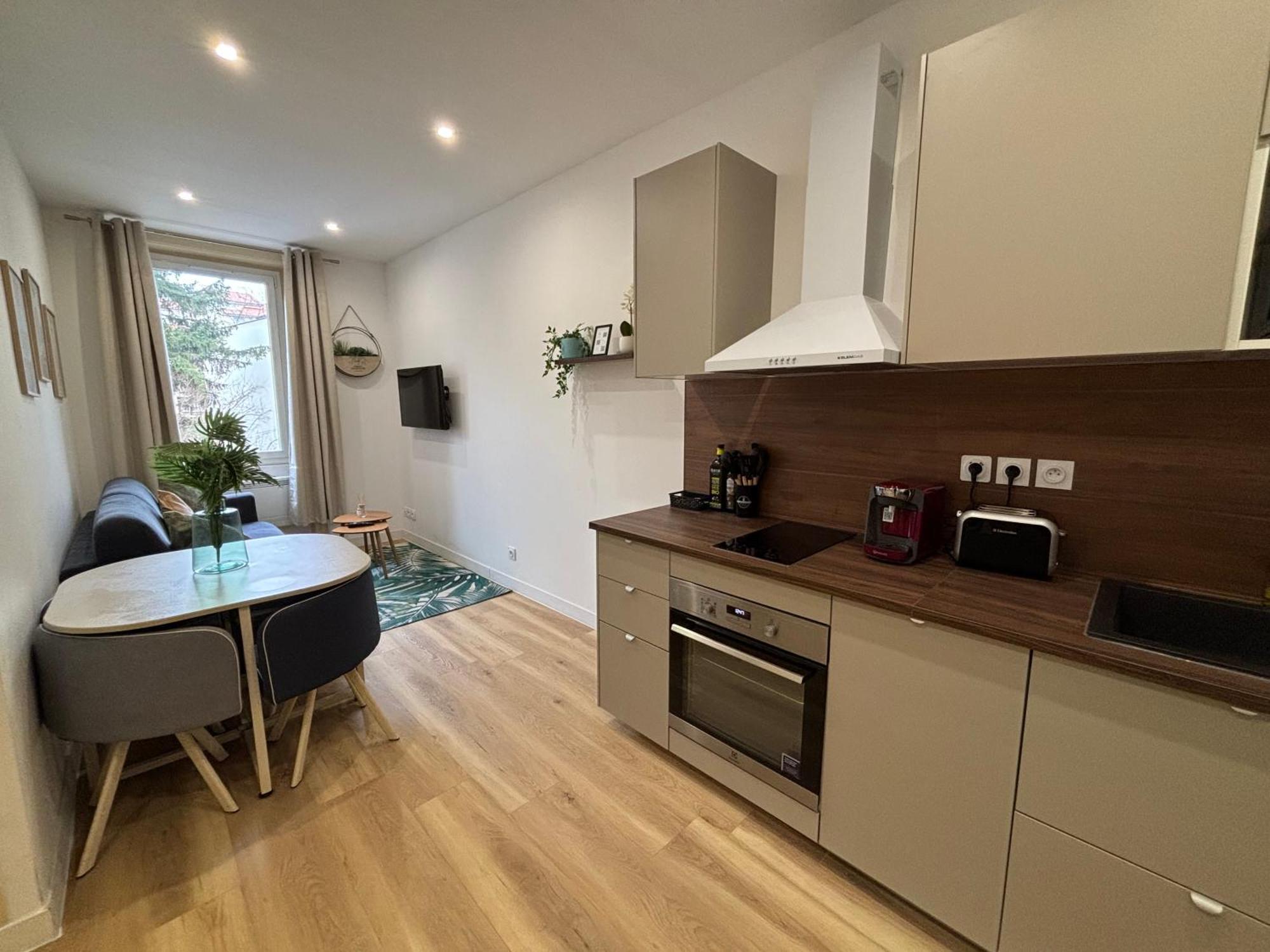 Elegant T2 A Bron, Tramway A 2Min, Box Parking, 4Personnes Leilighet Eksteriør bilde